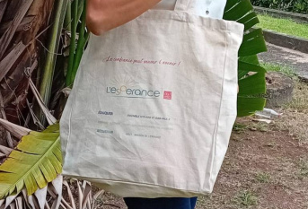 Tote bag
